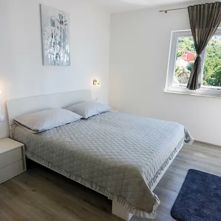 Ticinovic Apartment Omiš