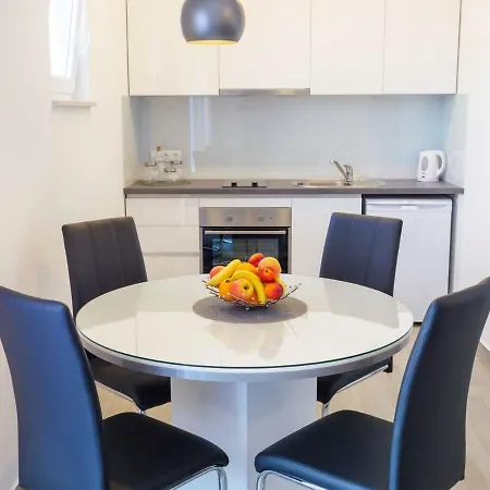 Ticinovic Apartment Omiš
